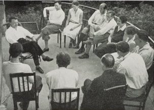 Teilnehmer eines Arbeitskreises im Haus der Stiftung in Fischbach im Jahr 1931