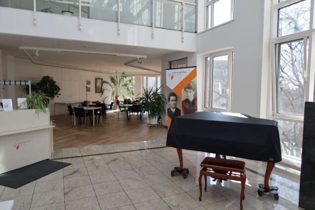 Zentraler Bereich mit Flügel